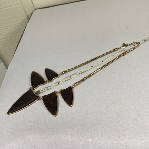 Wooden chevron style statement necklace - Picture 6 of 11